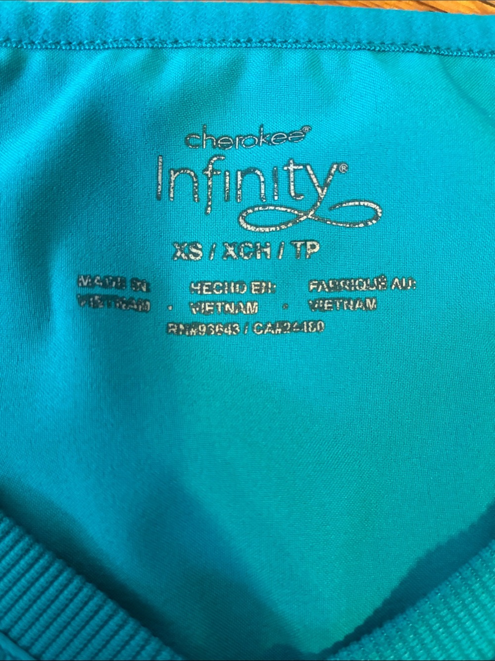 Cherokee Infinity scrub set - Picture 5 of 5
